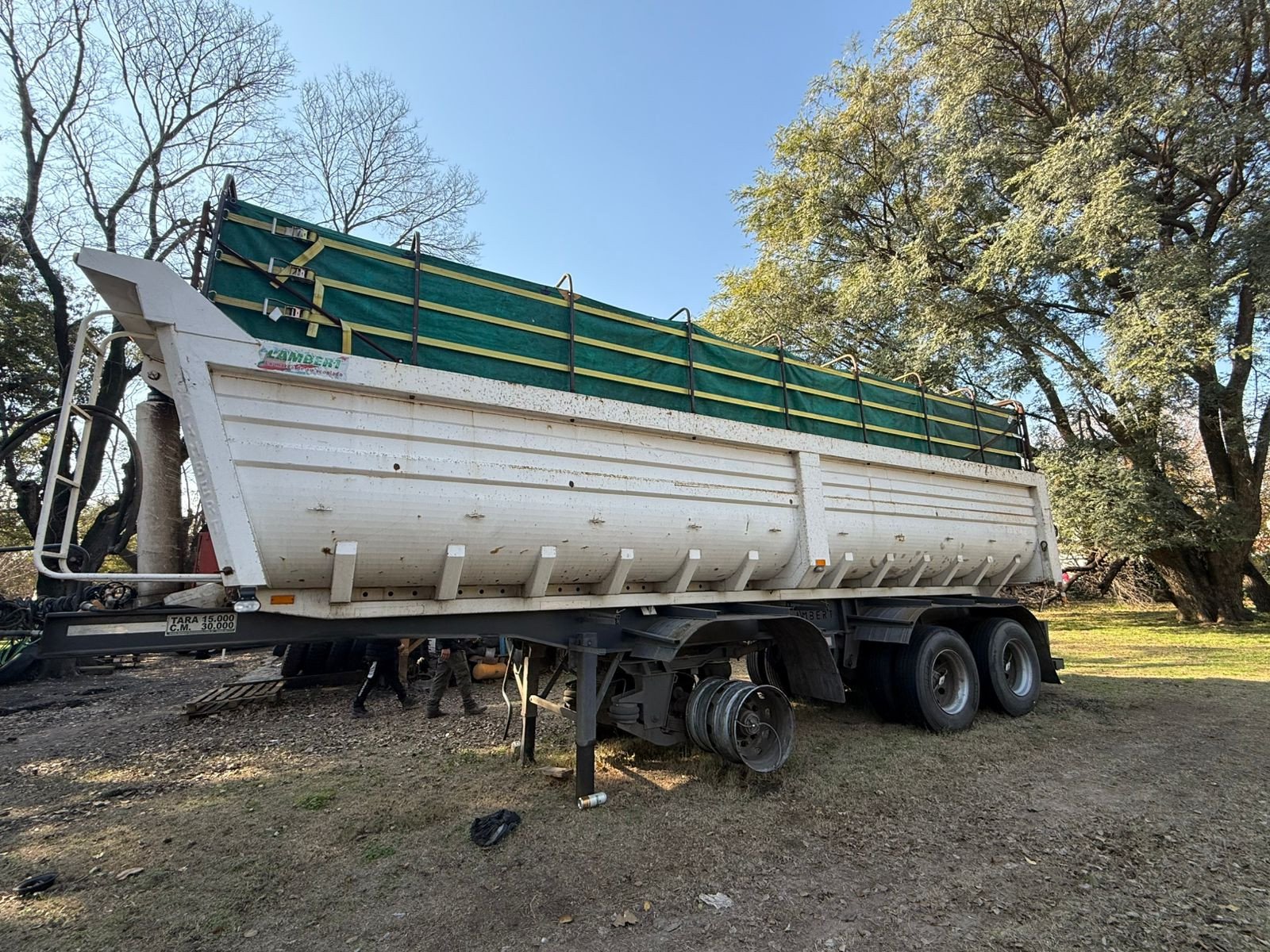 Batea Lambert 2015 – 32m³, 2+1 Ejes, Con Lona y Polleras