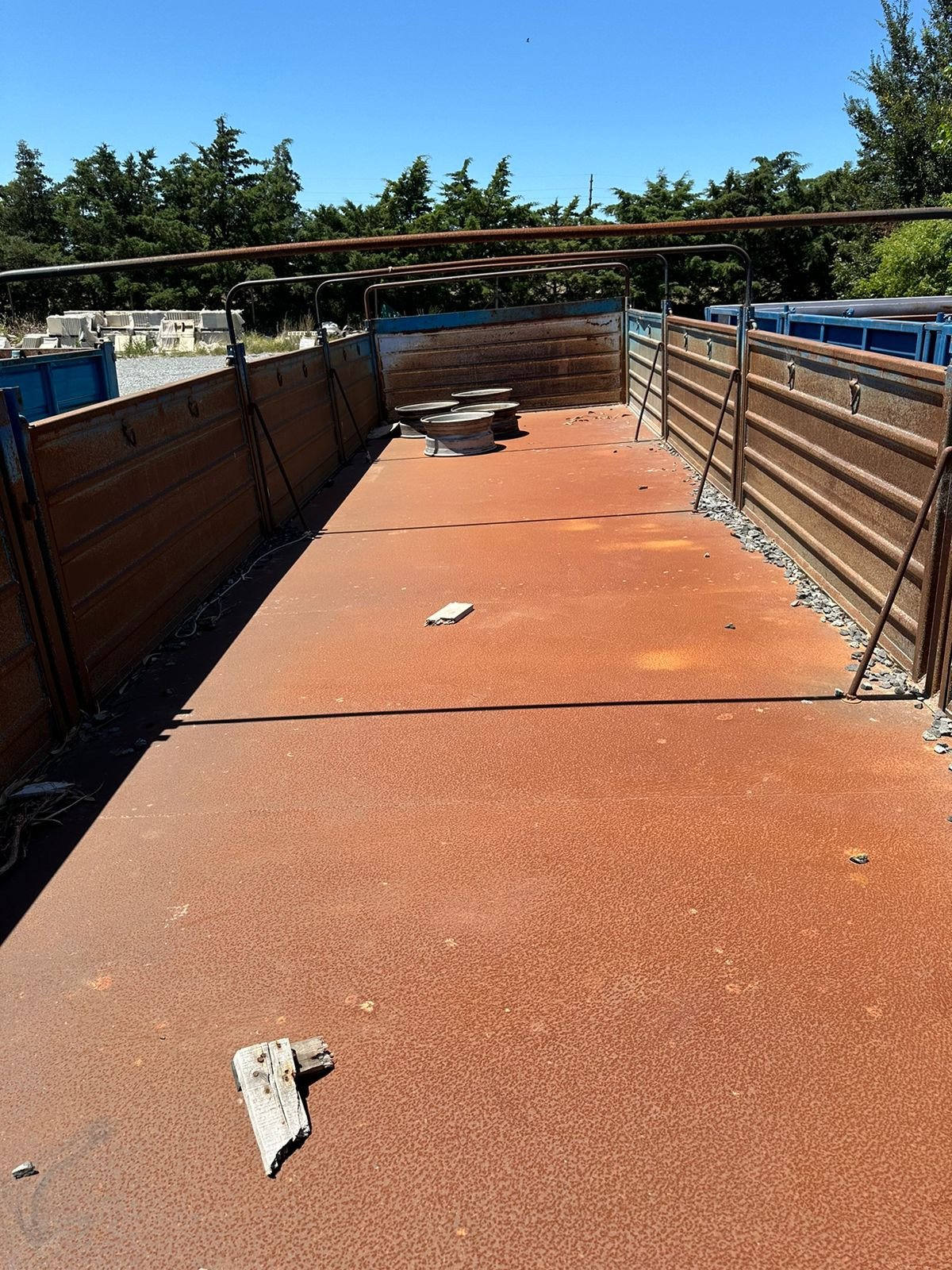 Acoplado Cormetal 2007 – 8.60m, 3 Ejes Artilleros, Excelente Estado