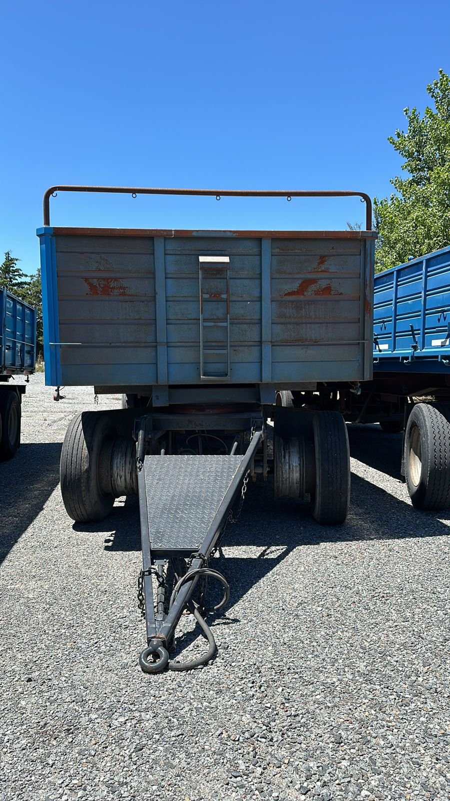 Acoplado Bi-Vuelco Cormetal 2016 – 9.30m, Llantas Artilleras, Excelente Estado