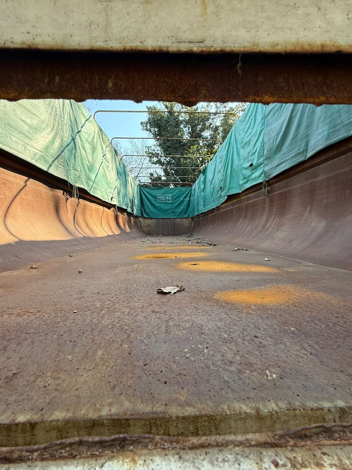 Batea Lambert 2015 – 32m³, 2+1 Ejes, Con Lona y Polleras