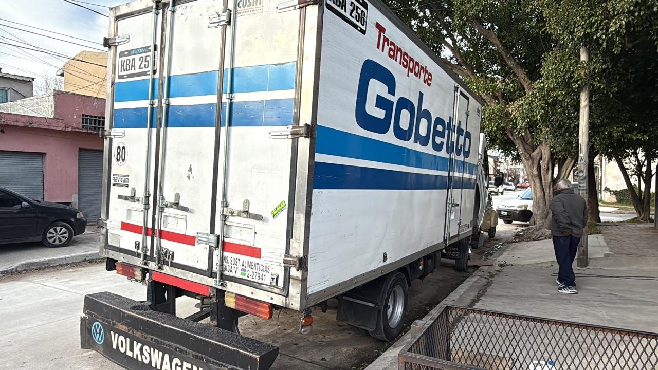 Camión VW 150E 2011 – Caja Térmica con Equipo de Frío, Excelente Estado