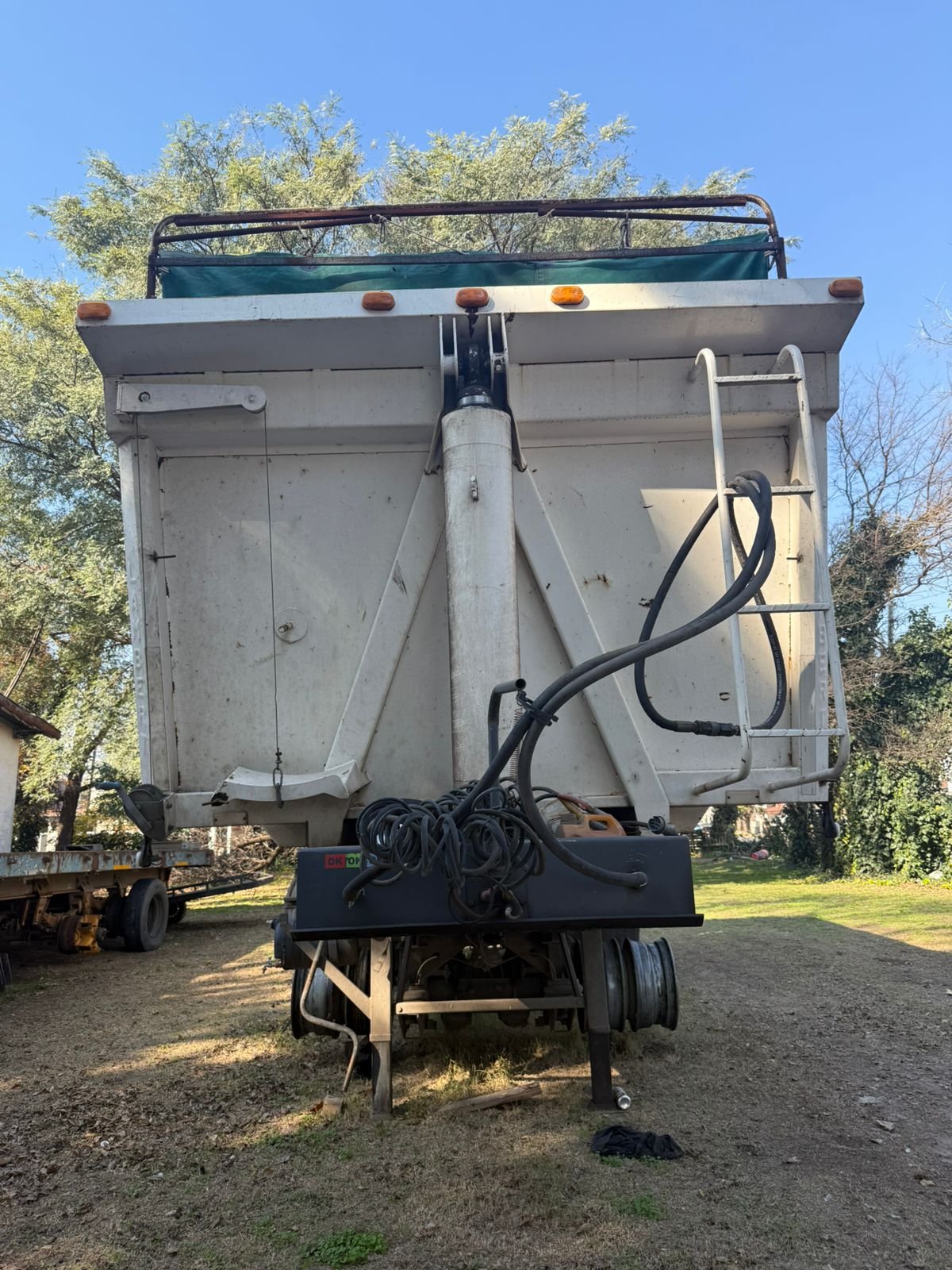 Batea Lambert 2015 – 32m³, 2+1 Ejes, Con Lona y Polleras