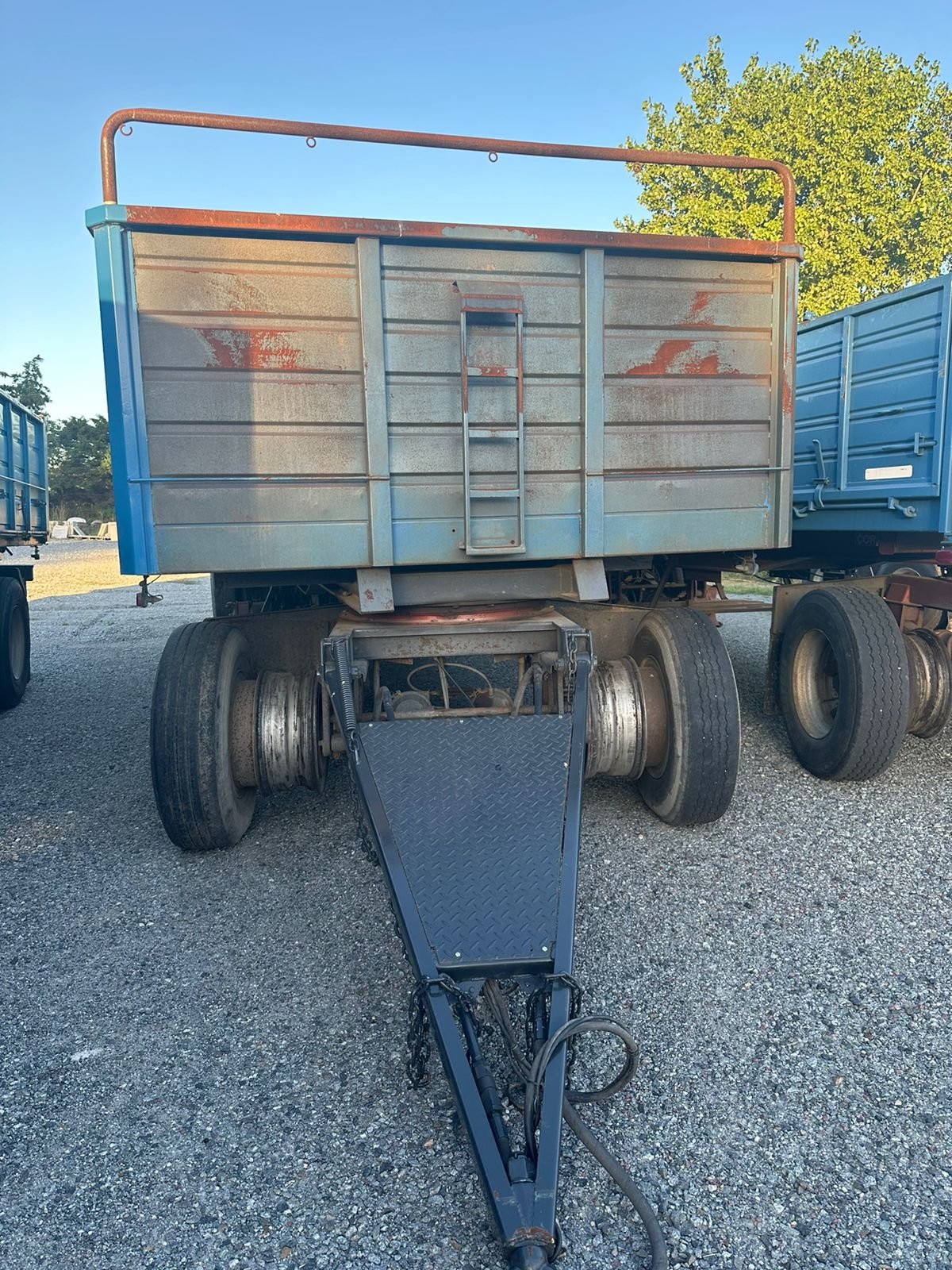 Acoplado Bi-Vuelco Cormetal 2016 – 9.30m, Llantas Artilleras, Excelente Estado