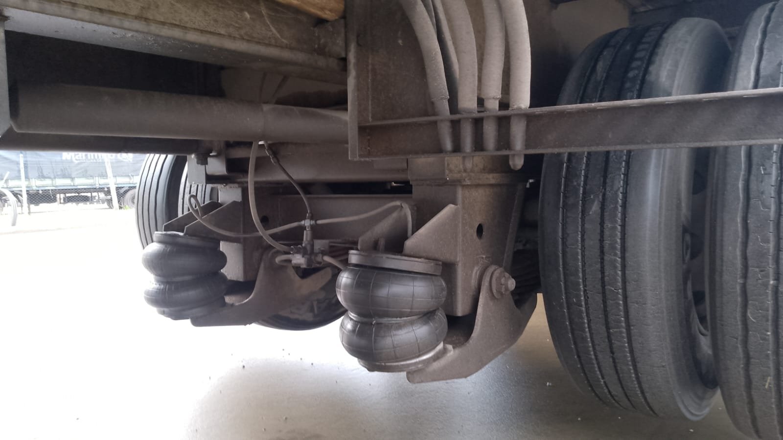 
								Semirremolque Salto 2004 – Barandas 1m, Puertas Libro, 2+1 Ejes full									